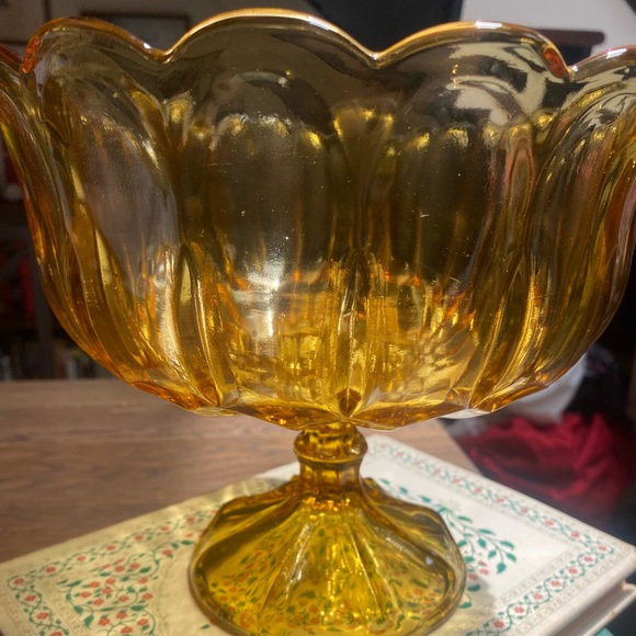 Vintage Anchor Hocking Fairfield Pedestal Bowl, Vintage Amber Glass Bowl - Picture 2 of 8